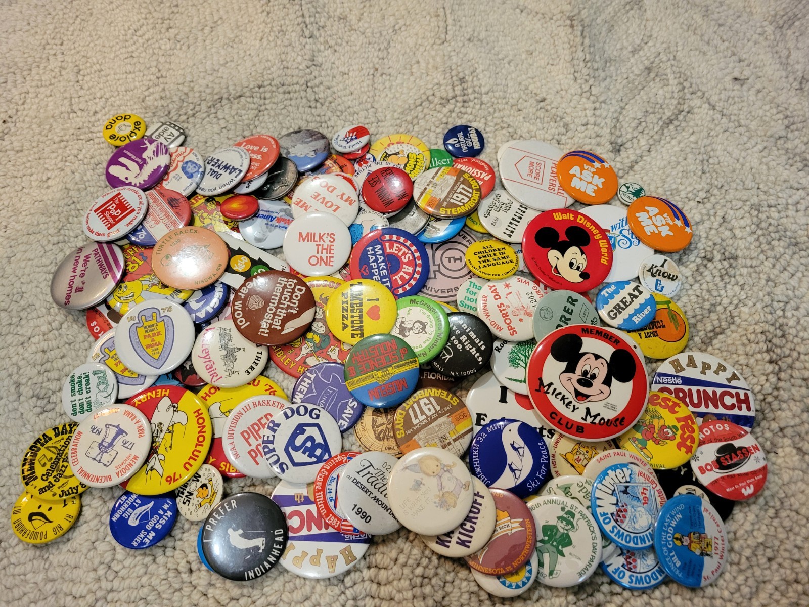 Lot Of 127 Vintage Pins: 1960\'s - 1980\'s Advertising, Slogans, Festivals, Causes Lot Of 127 Vintage Pins: 1960\'s - 1980\'s Advertising, Slogans, Festivals, Causes