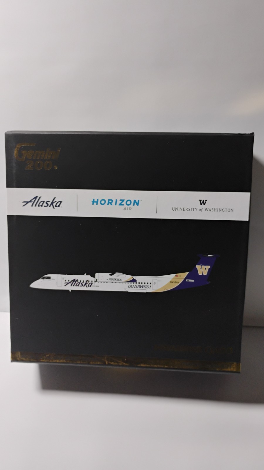 gemini jets 1:200 Huskies Bombardier 8 Q 400 G2ASA Alaska Airlines N435QX. gemini jets 1:200 Huskies Bombardier 8 Q 400 G2ASA Alaska Airlines N435QX.