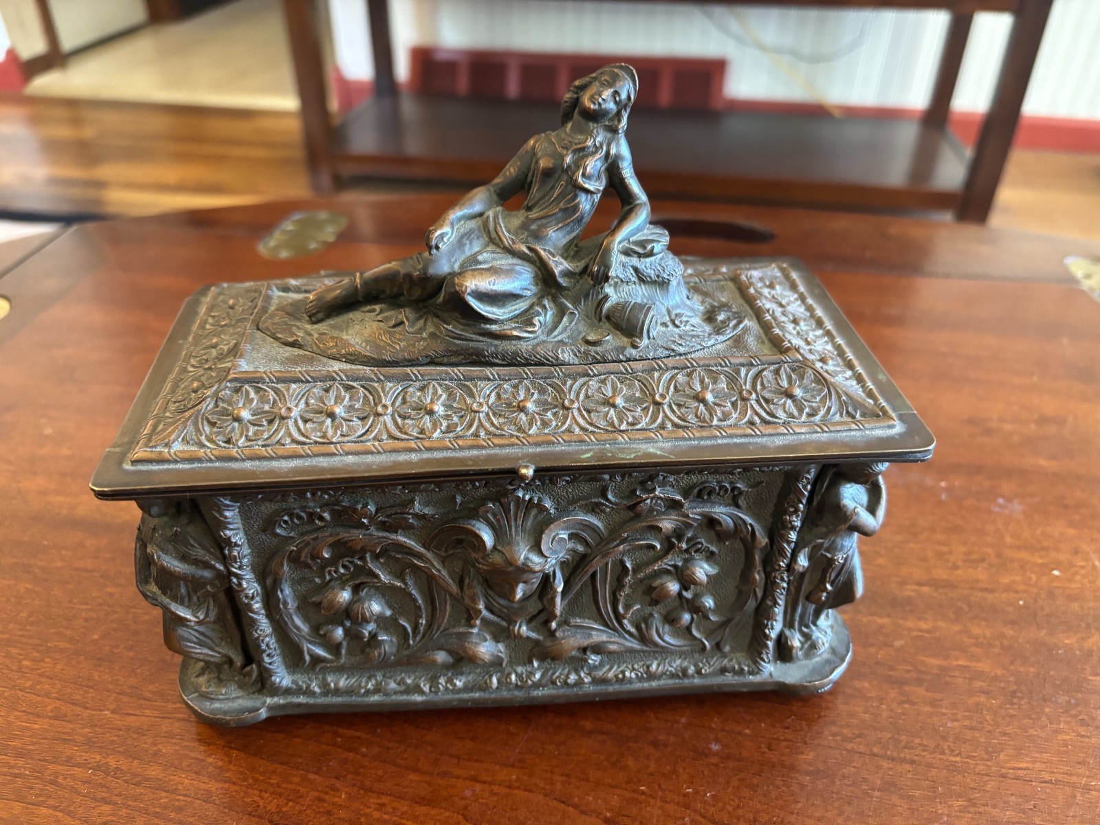 VINTAGE ANTIQUE ORNATE EMBOSSED BRONZE TRINKET JEWELRY BOX CASKET FOOTED VINTAGE ANTIQUE ORNATE EMBOSSED BRONZE TRINKET JEWELRY BOX CASKET FOOTED