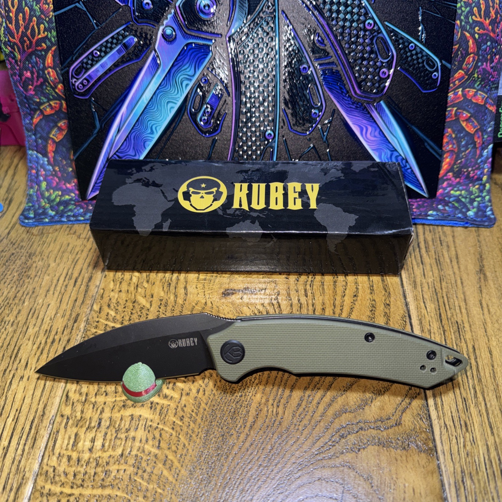 Kubey Leaf KU333C. Green G10 Handle Black AUS-10 Blade. Top Roll. Liner Lock. Kubey Leaf KU333C. Green G10 Handle Black AUS-10 Blade. Top Roll. Liner Lock.