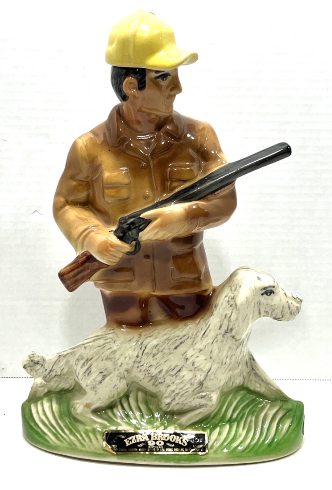 Ezra Brooks 1973 Heritage China Hunter & Dog Liquor Bottle Decanter Ezra Brooks 1973 Heritage China Hunter & Dog Liquor Bottle Decanter