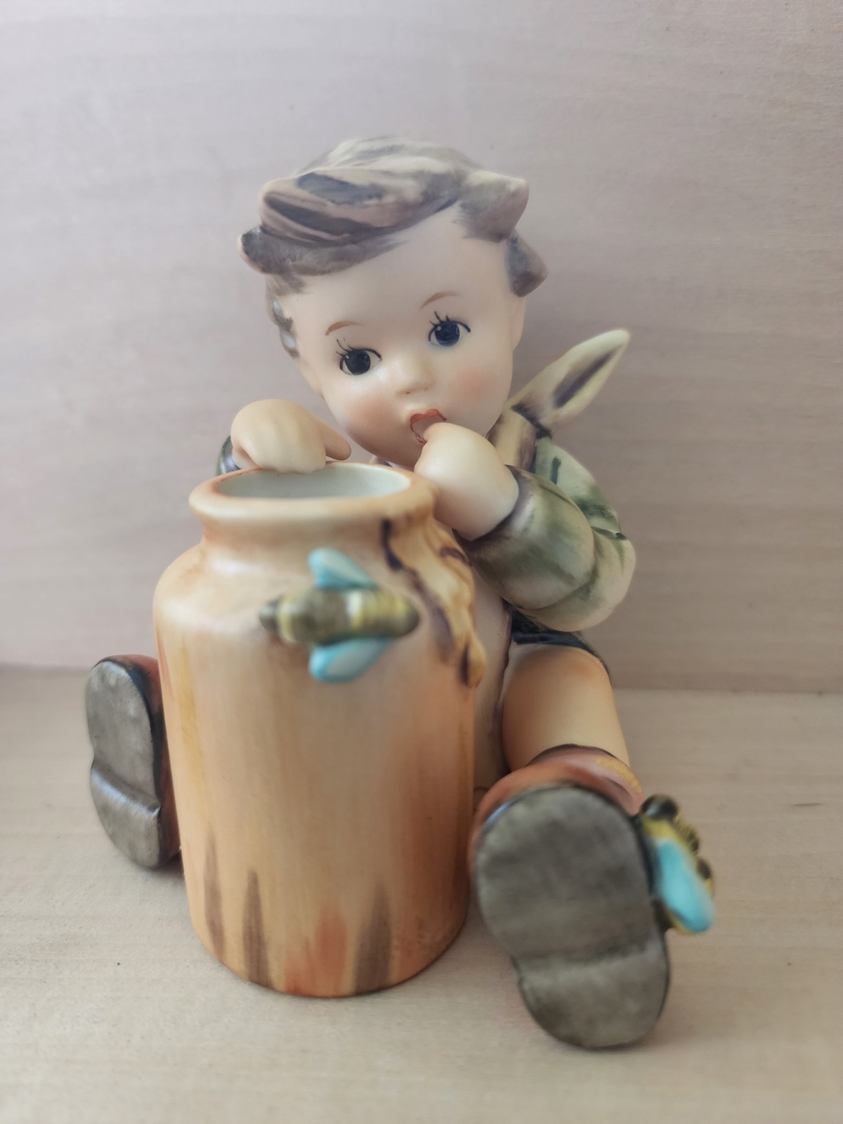 Goebel Hummel Honey Lover Figurine 312/I TMK7 15 Year Club Exclusive Vintage MIN Goebel Hummel Honey Lover Figurine 312/I TMK7 15 Year Club Exclusive Vintage MIN