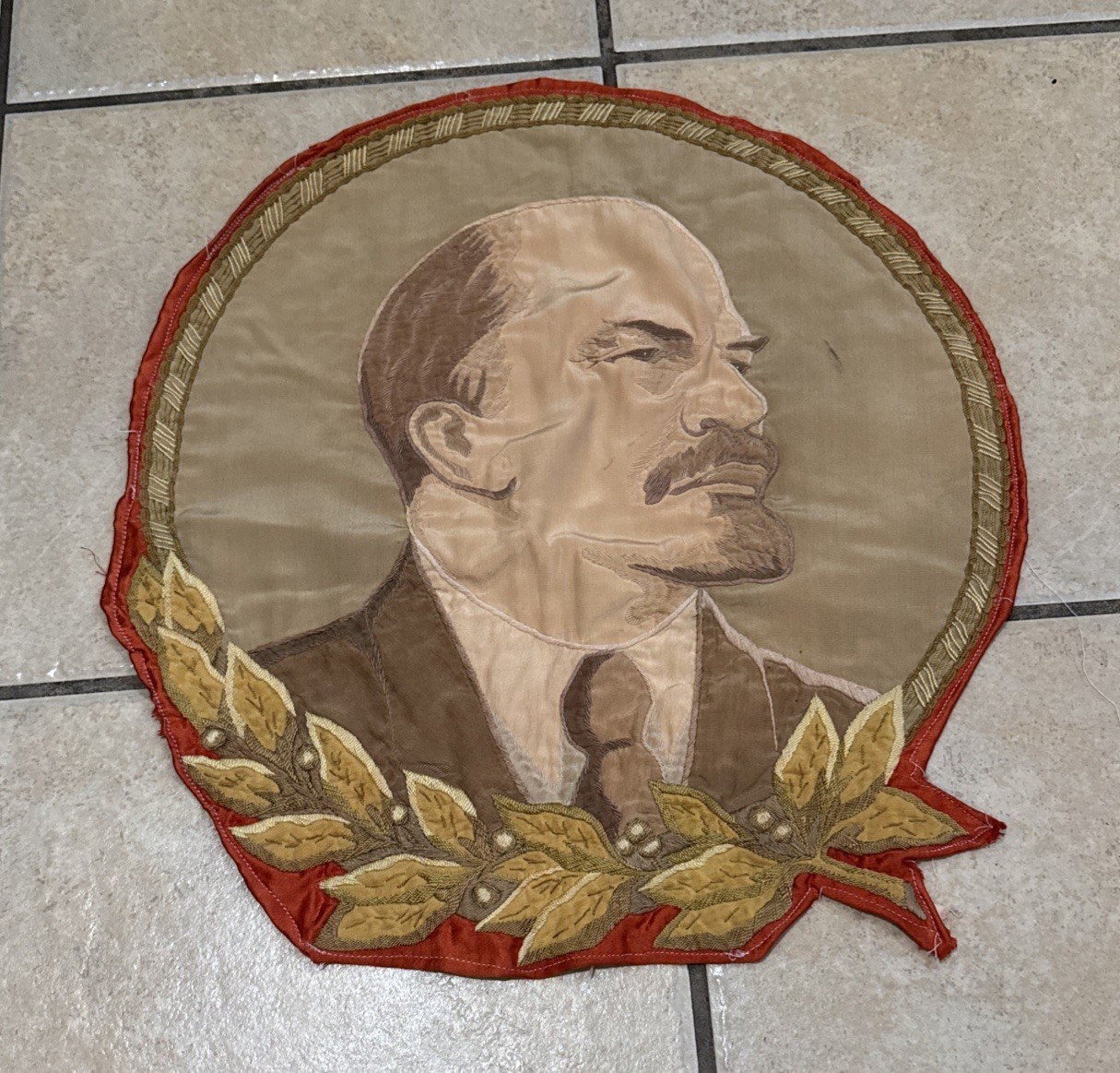 VINTAGE USSR VLADIMIR LENIN PORTRAIT PIECE OF BANNER, Communist SOVIET RUSSIA VINTAGE USSR VLADIMIR LENIN PORTRAIT PIECE OF BANNER, Communist SOVIET RUSSIA