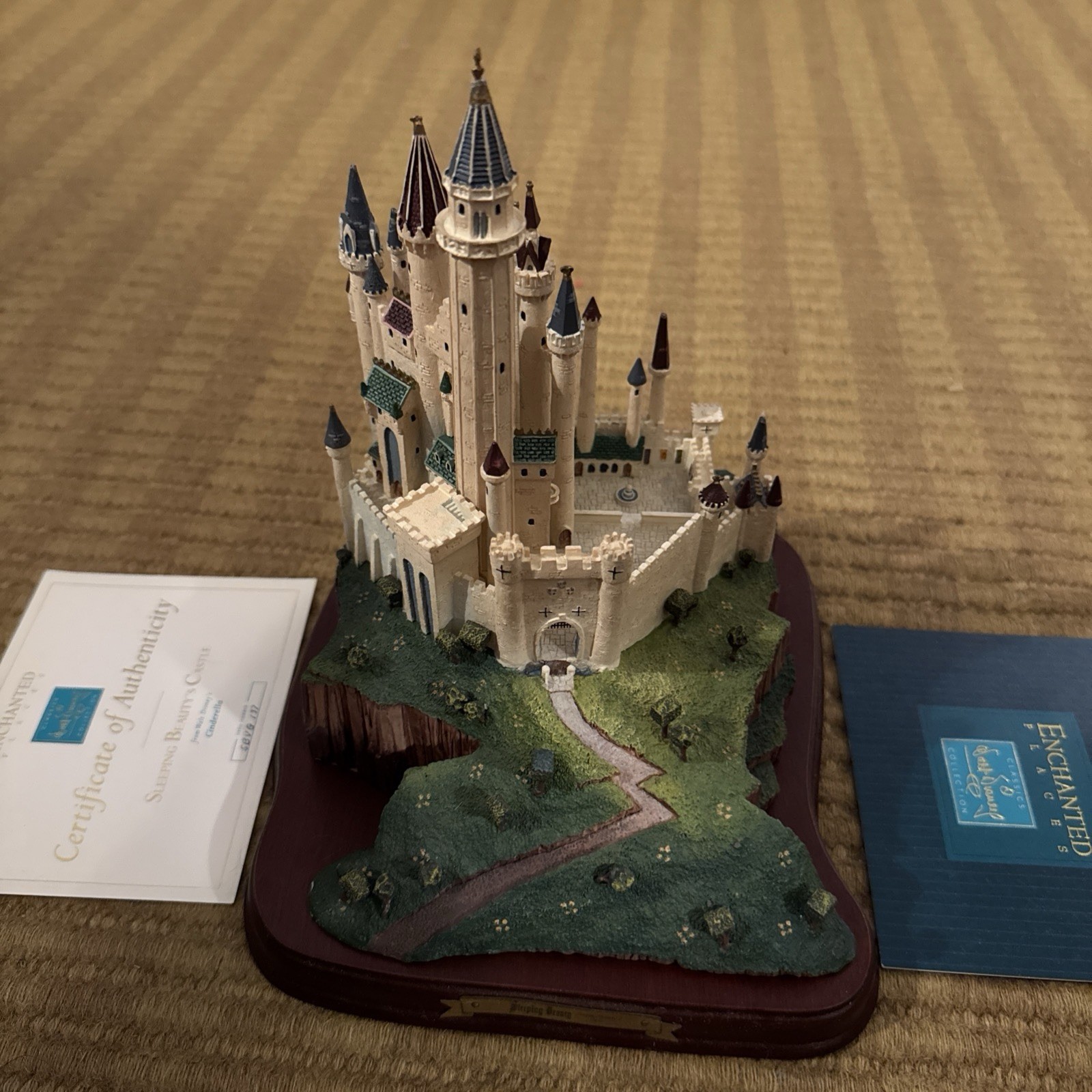 WDCC Disney Enchanted Places Collection Sleeping Beauty's Castle Rare COA WDCC Disney Enchanted Places Collection Sleeping Beauty's Castle Rare COA