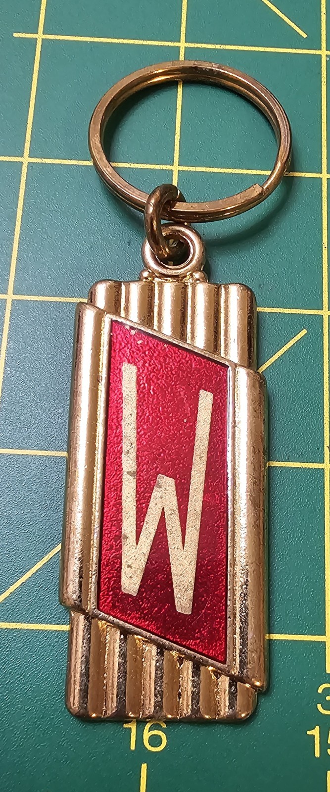 RARE 1950S Crownmark “W” Car Metal Keychain 4.5 Inch Deco Retro, (B3B8)