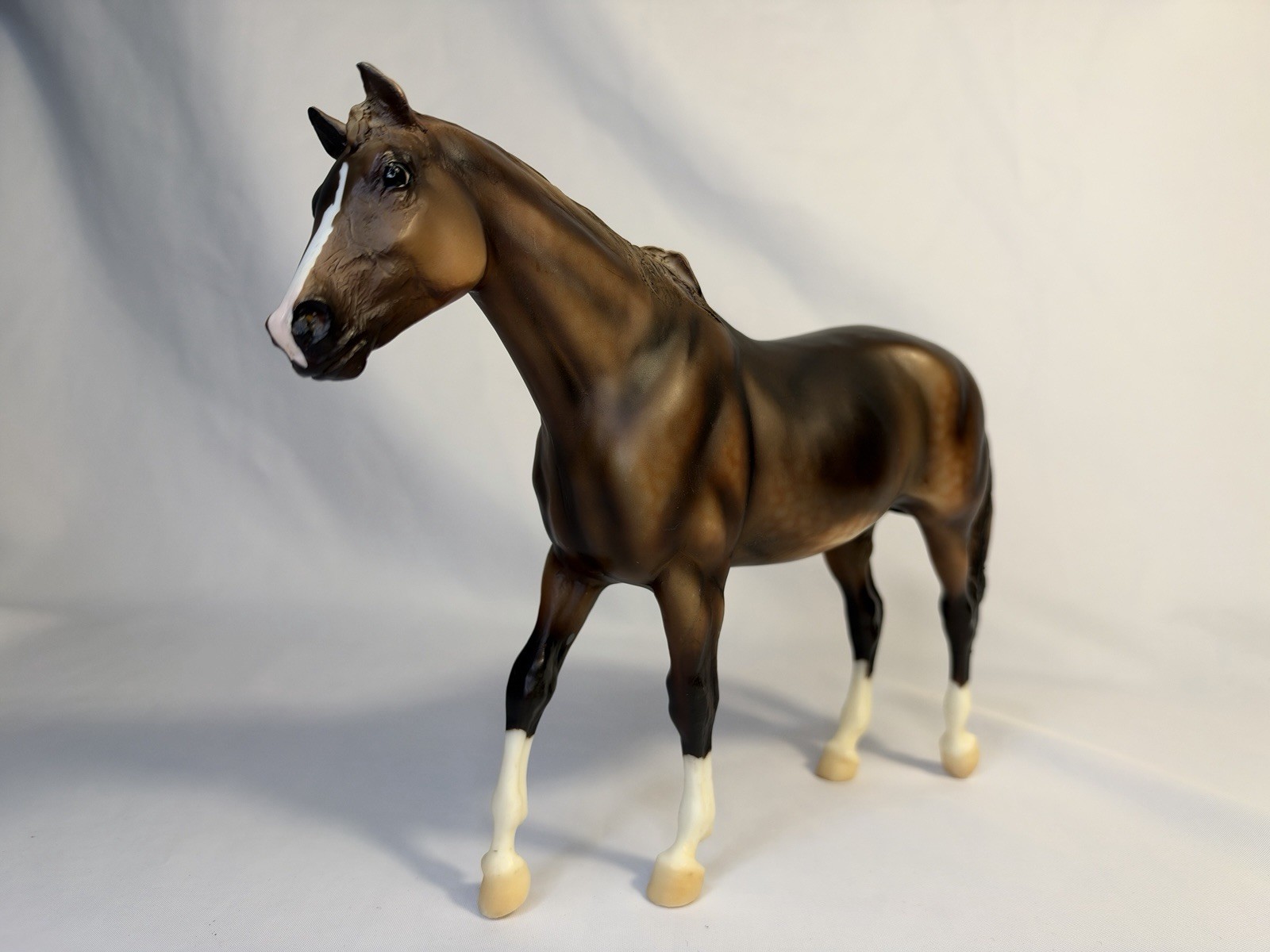 Breyer #1331 ELCR Benefit Liver Chestnut San Domingo 2008 Horse 