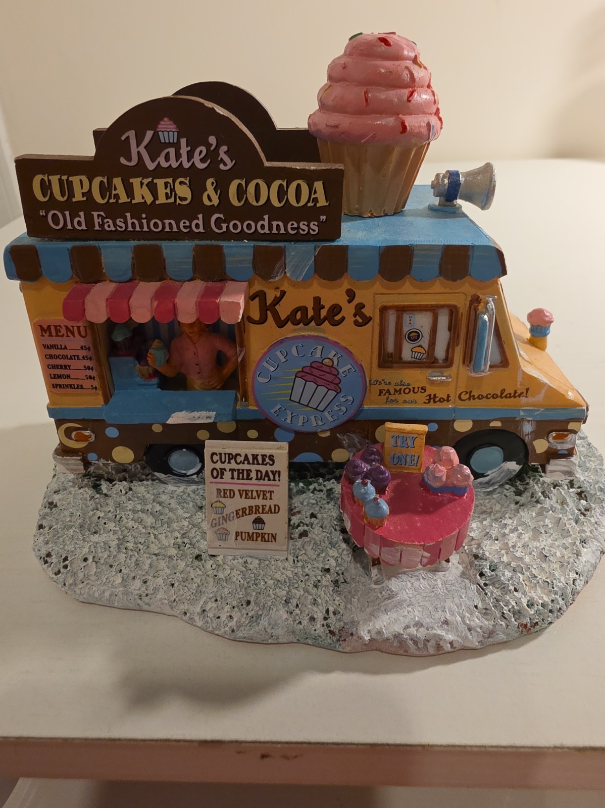  Lemax KATE'S CUPCAKES&COCOA Bakery Truck Village Accessorie 6in Tall
