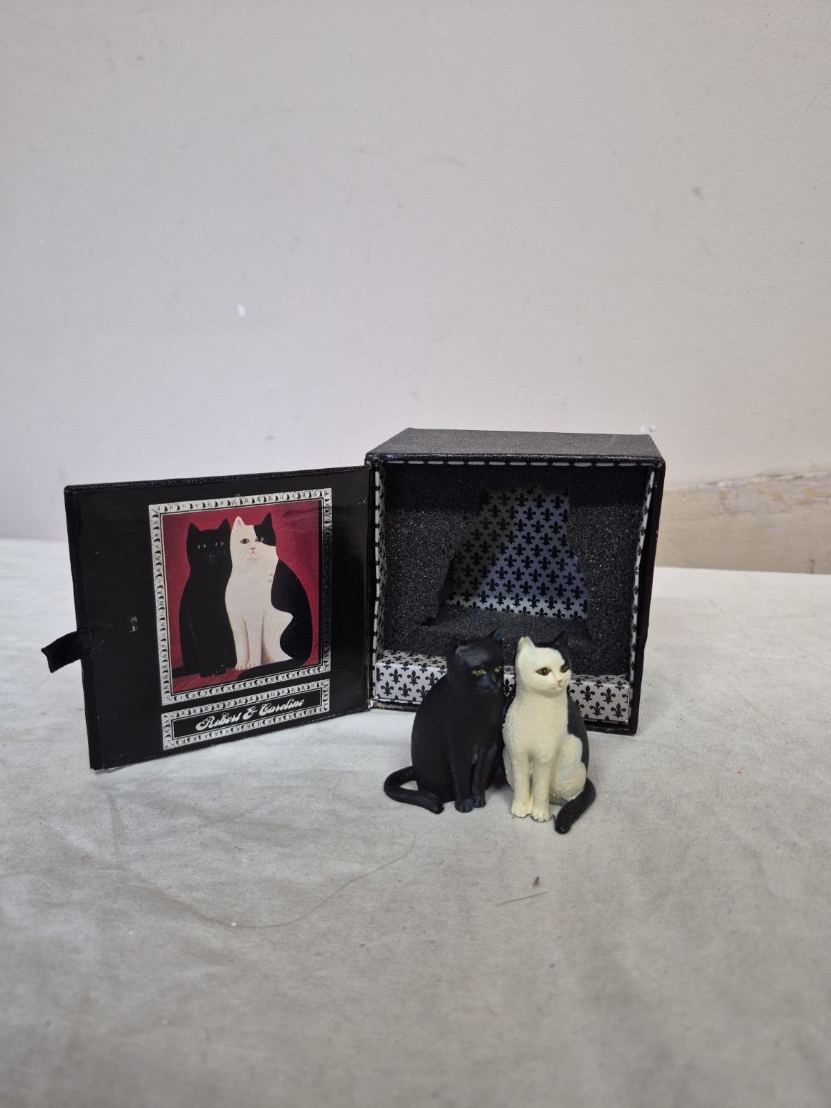 Vintage MARTIN LEMAN PEWTER CATS Robert AND Caroline.hand Painted. Signed