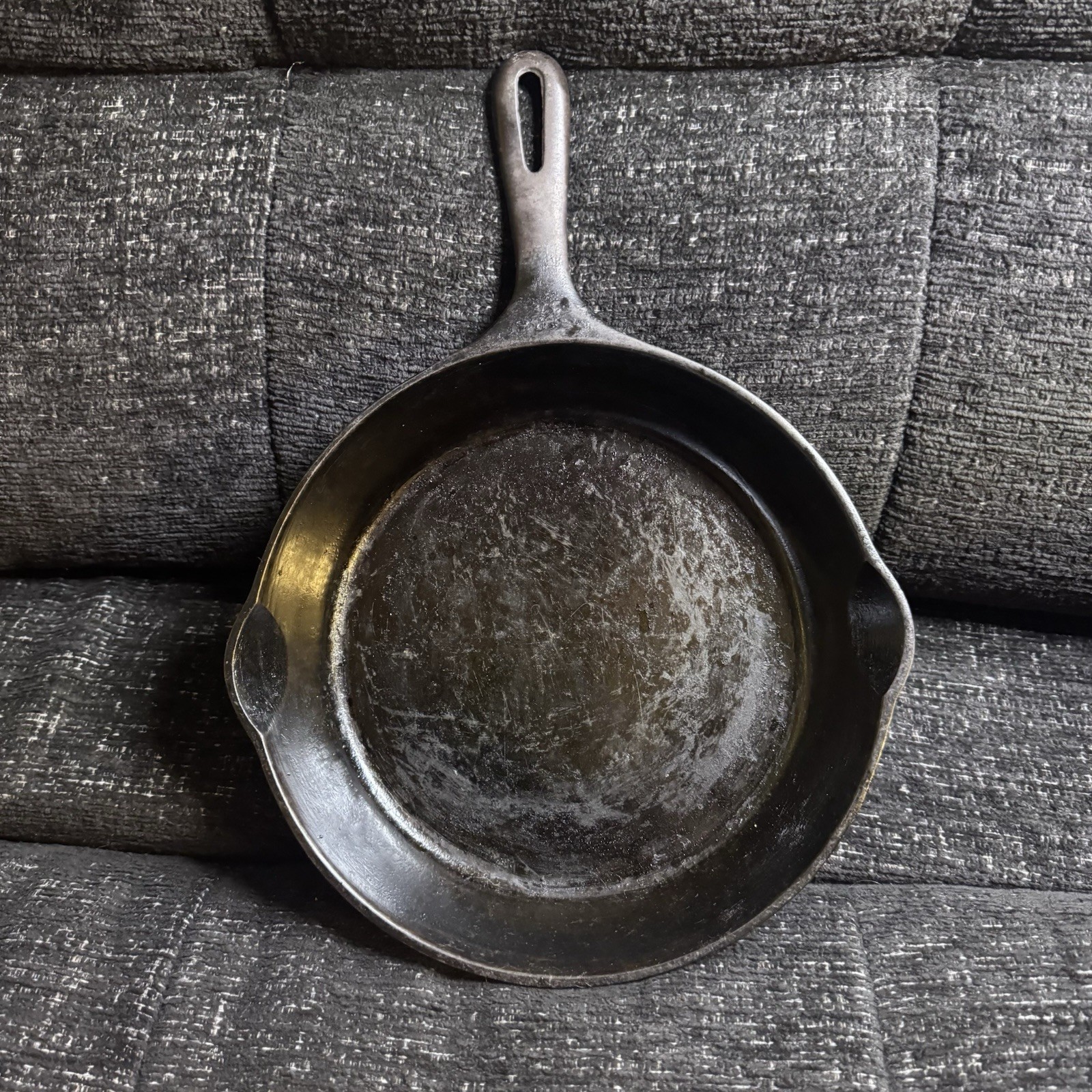 Vintage Griswold 9 3/4” Cast Iron Skillet Small Logo Smooth Bottom Pat. 710 VG