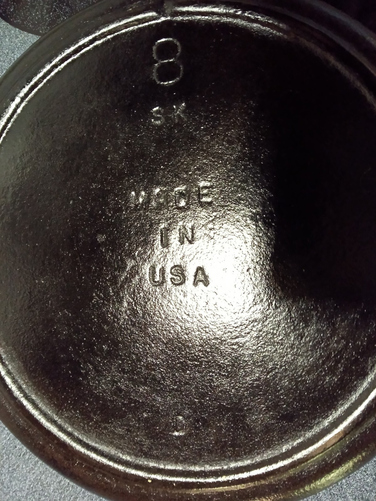 Lodge vintage 3 notch 8sk 10 1/4 cast iron skillet