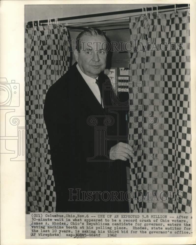 1962 Press Photo Ohio candidate for governor James Rhodes enters voting booth 1962 Press Photo Ohio candidate for governor James Rhodes enters voting booth
