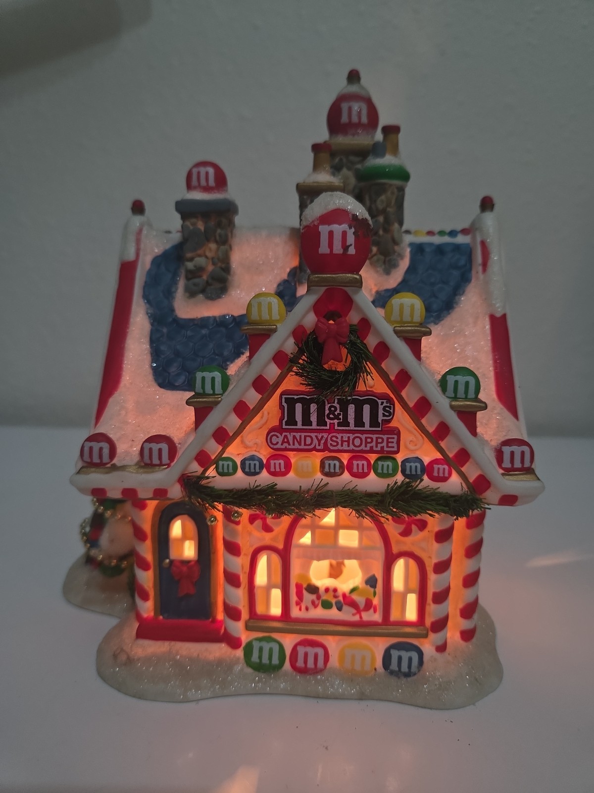 2004 Department 56 M&M’s Village Candy Shoppe Lights up Works Great