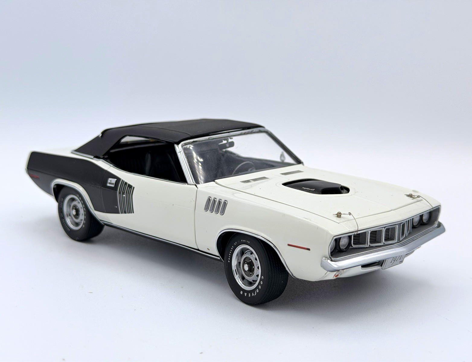 Danbury Mint 1971 Plymouth Hemi Cuda Convertible 1:24 Diecast White READ Danbury Mint 1971 Plymouth Hemi Cuda Convertible 1:24 Diecast White READ