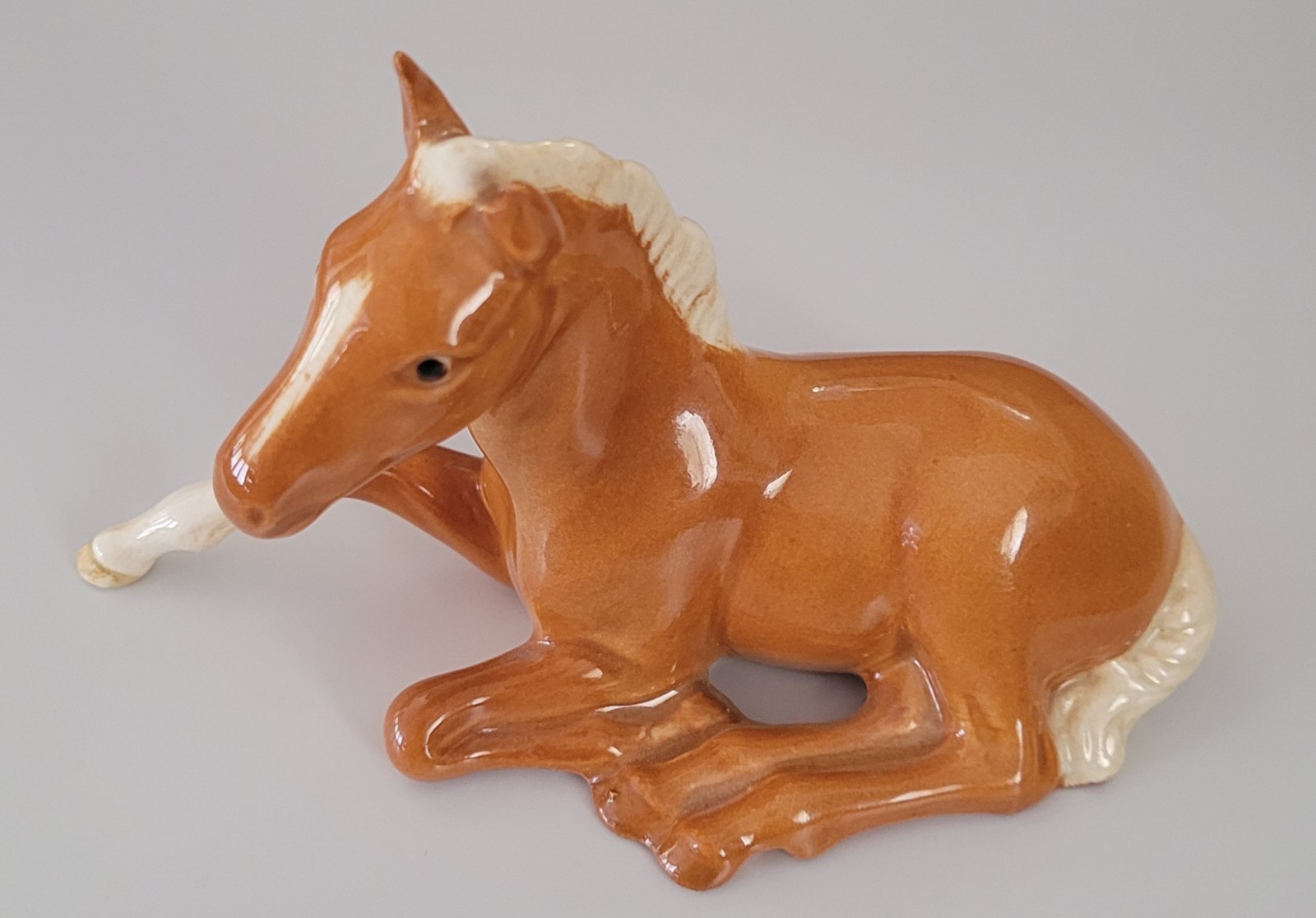 Vintage BESWICK England Palomino Foal/ Colt/ Filly Figurine Approx H3” L 5 Vintage BESWICK England Palomino Foal/ Colt/ Filly Figurine Approx H3” L 5