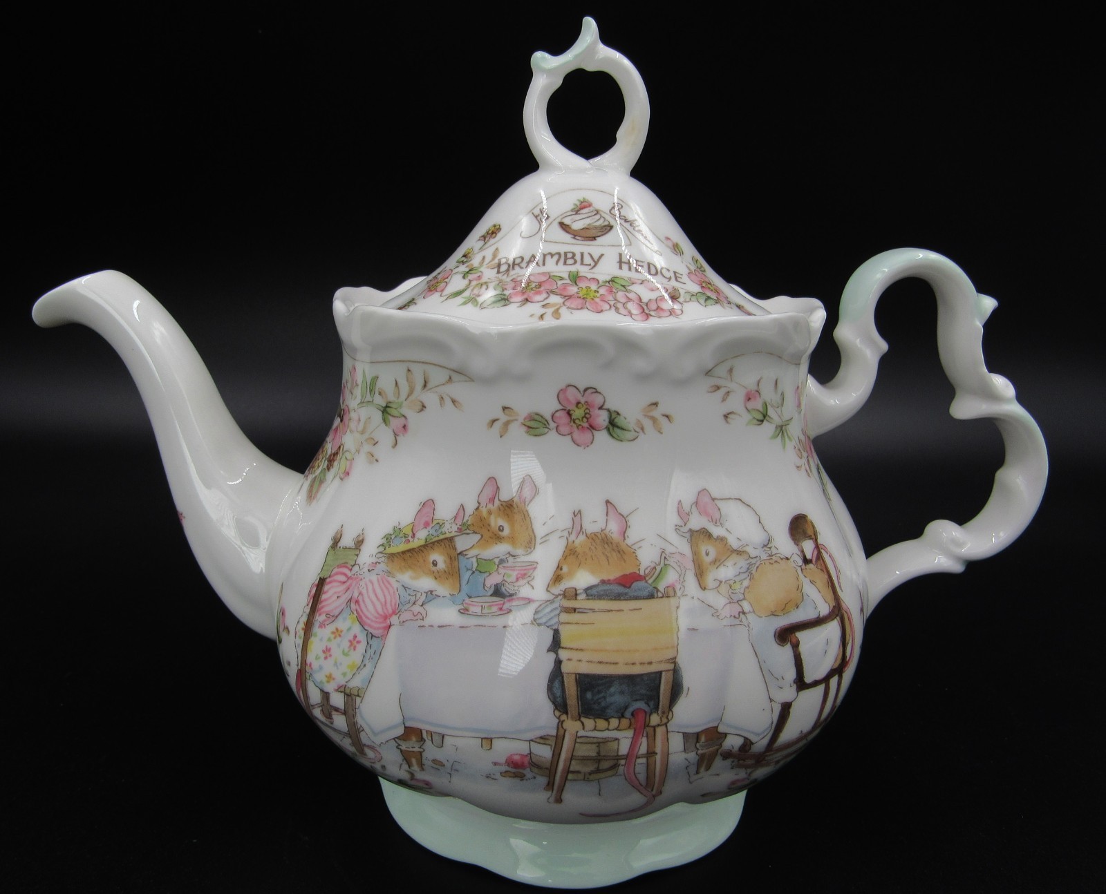 Royal Doulton BRAMBLY HEDGE Full Size TEAPOT \ Royal Doulton BRAMBLY HEDGE Full Size TEAPOT \
