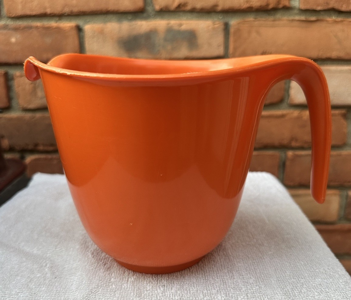 Vtg Rubbermaid Orange Batter Bowl Measuring 1.5 Qt 6 Cup  Grip N Mix #2661  USA