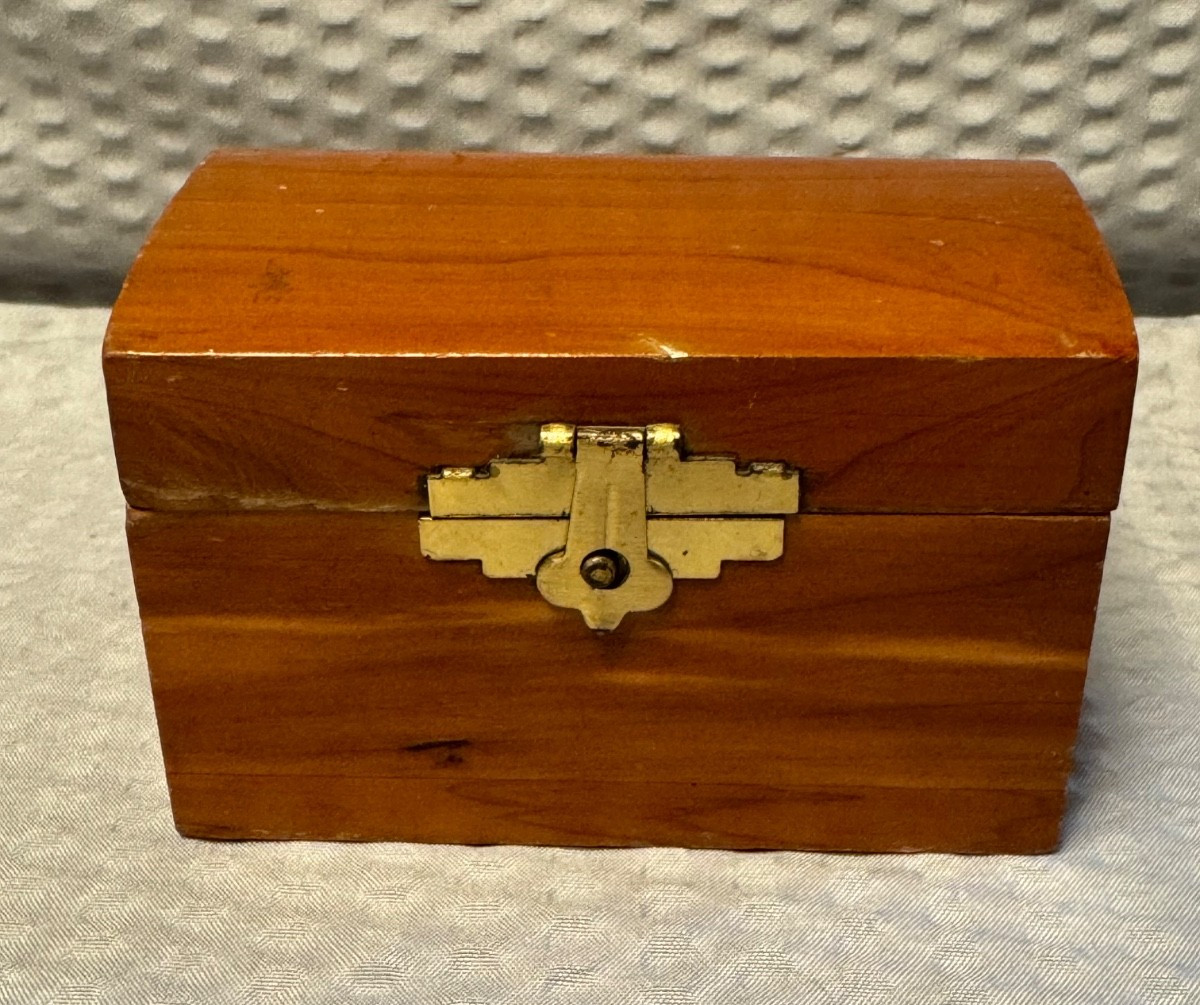 Vintage Tiny Cedar Chest Wood Jewelry Trinket Box Hinged Mid Century Vintage Tiny Cedar Chest Wood Jewelry Trinket Box Hinged Mid Century
