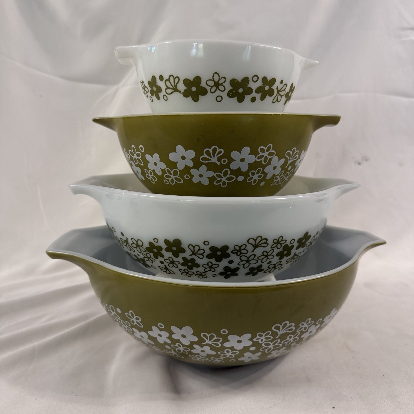 Vintage Pyrex Crazy Daisy Spring Blossom green Cinderella Nesting Bowls Set of 4 Vintage Pyrex Crazy Daisy Spring Blossom green Cinderella Nesting Bowls Set of 4