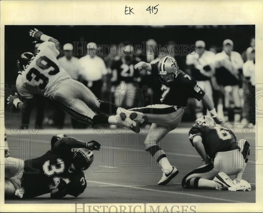 1992 Press Photo New Orleans Saints Kicker Morten Andersen in Action - nos01800 1992 Press Photo New Orleans Saints Kicker Morten Andersen in Action - nos01800