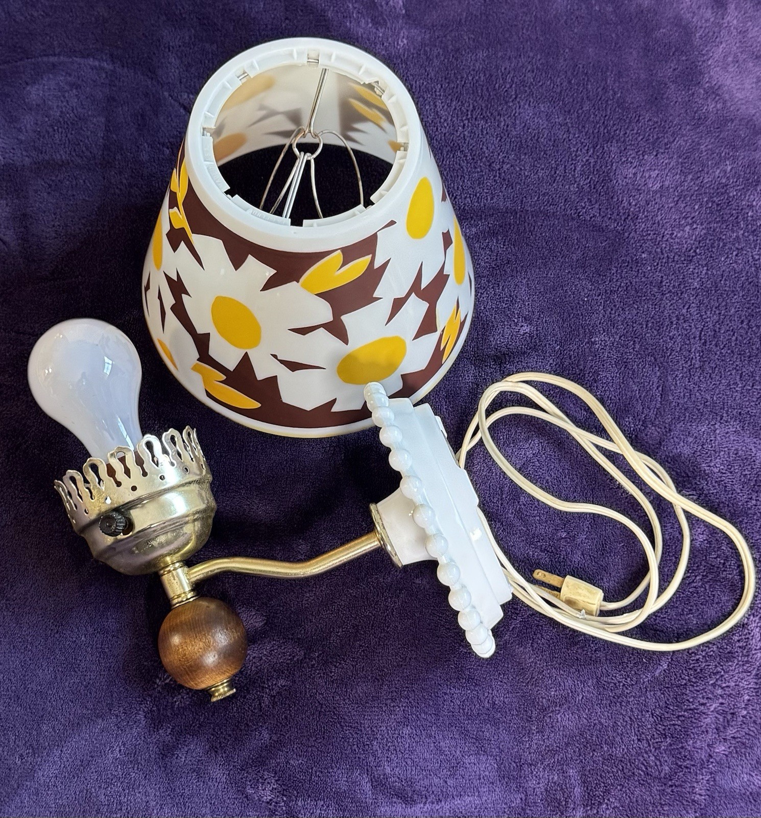 Vintage Flower 🌼 Power MCM 1960’s Plastic Lamp Shade Ceramic Wall Mounted EVC