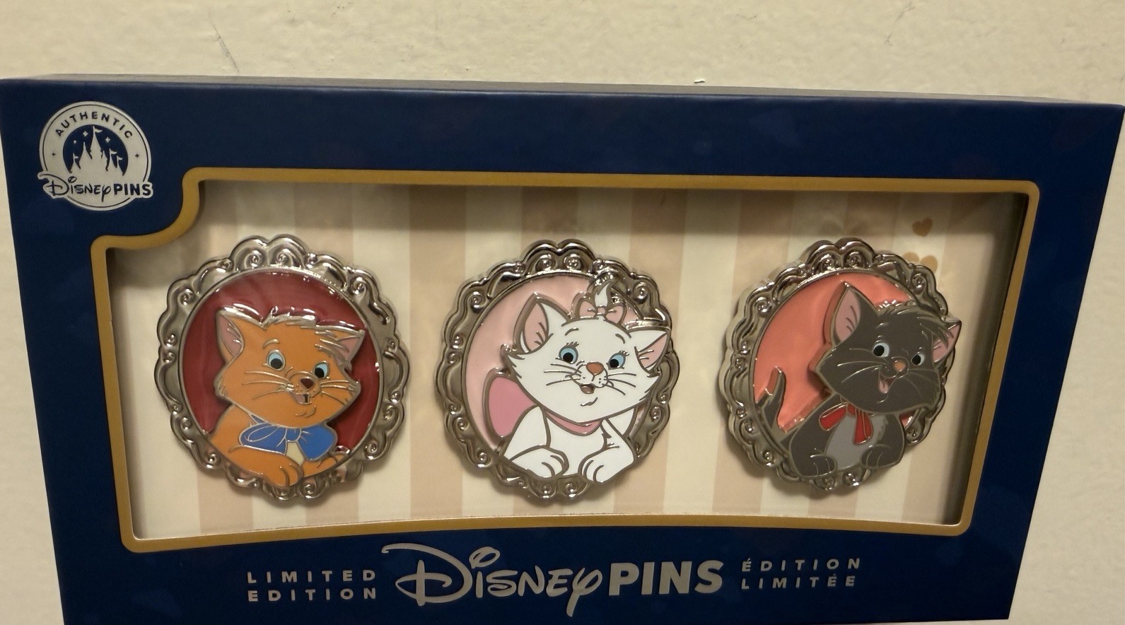 Disney Pins The Aristocats Tails of Friendship Ltd. Edition Boxed 3 Pin Set NEW
