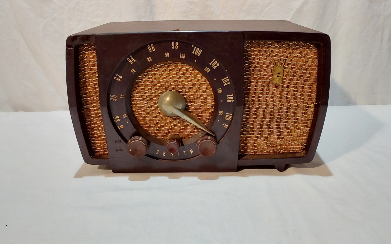 Zenith Model H723 AM/FM Bakelite Tube Radio Not Working - Parts Only -  Cracked