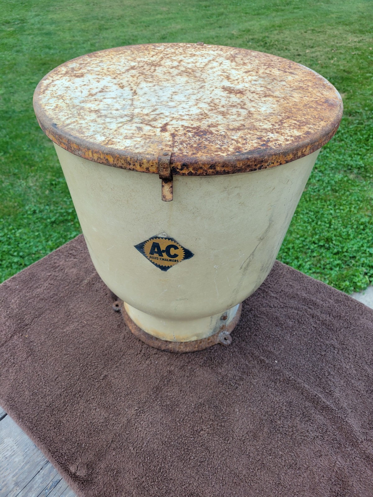Vintage Allis-Chalmers Planter Seed Hopper 1950s Or 1960s??? Rare Vintage Allis-Chalmers Planter Seed Hopper 1950s Or 1960s??? Rare