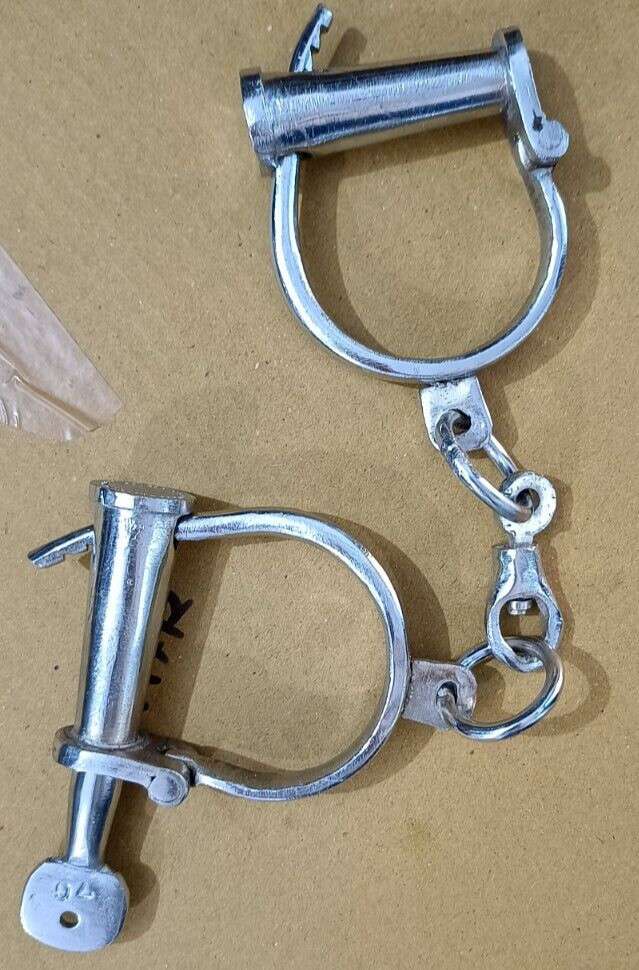 Handcuff Silver Finish Iron Handcuffs Props New Chrome Vintage Style Hand