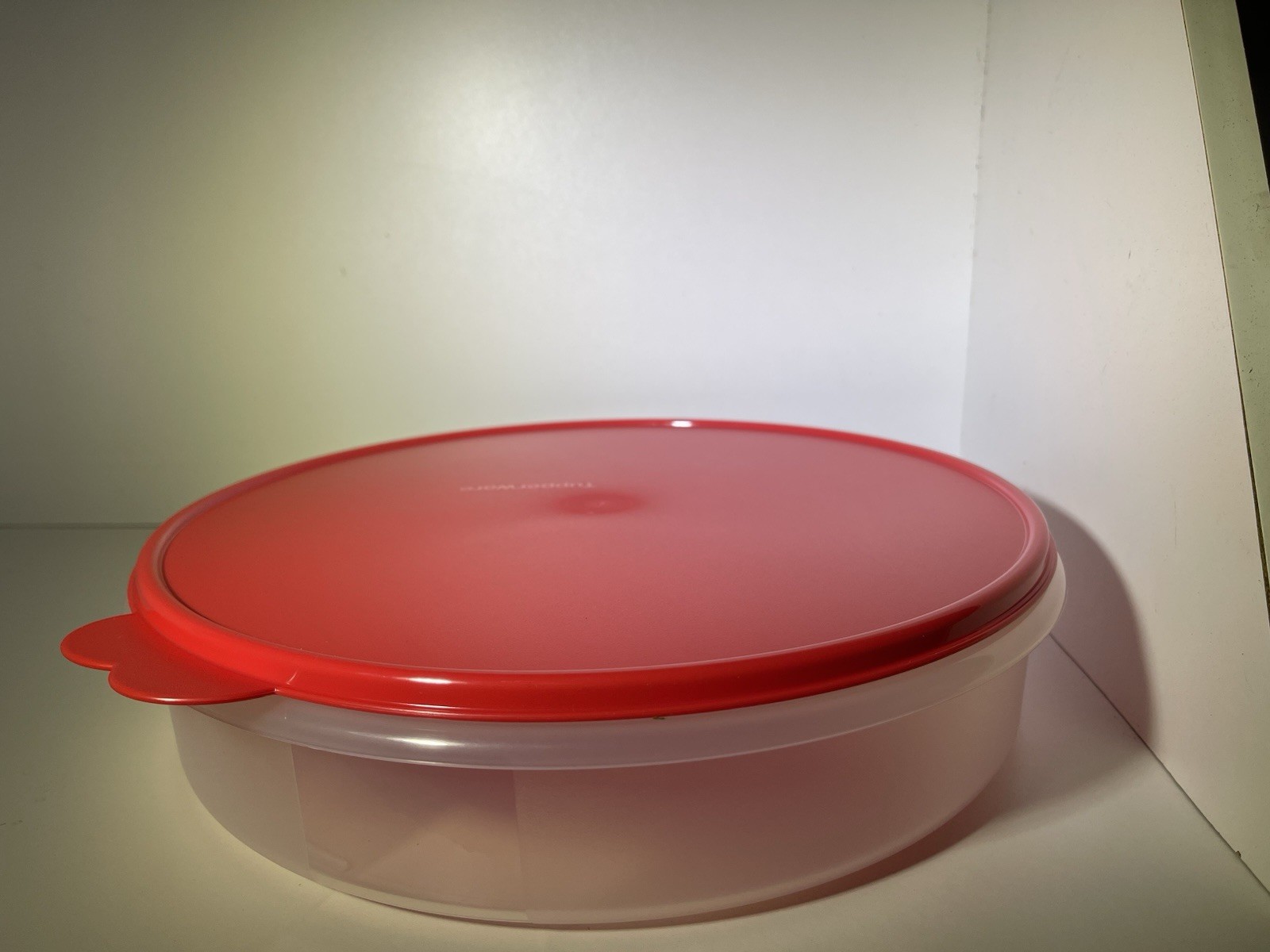 New Tupperware 12 In Round Container New Tupperware 12 In Round Container