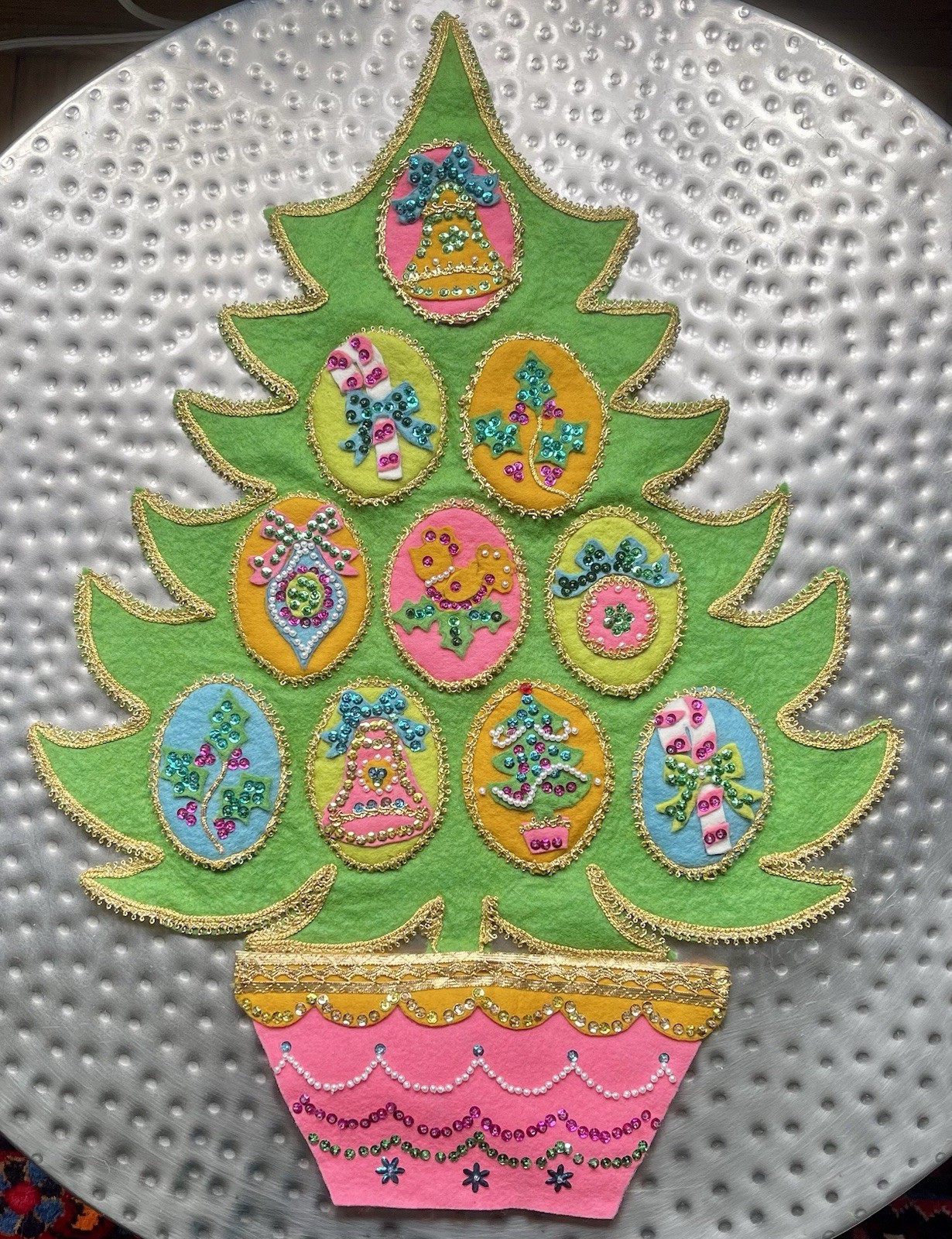 1969 Bucilla Jeweled Christmas Tree Wall Hanging Vintage Decoration Sequins 3043