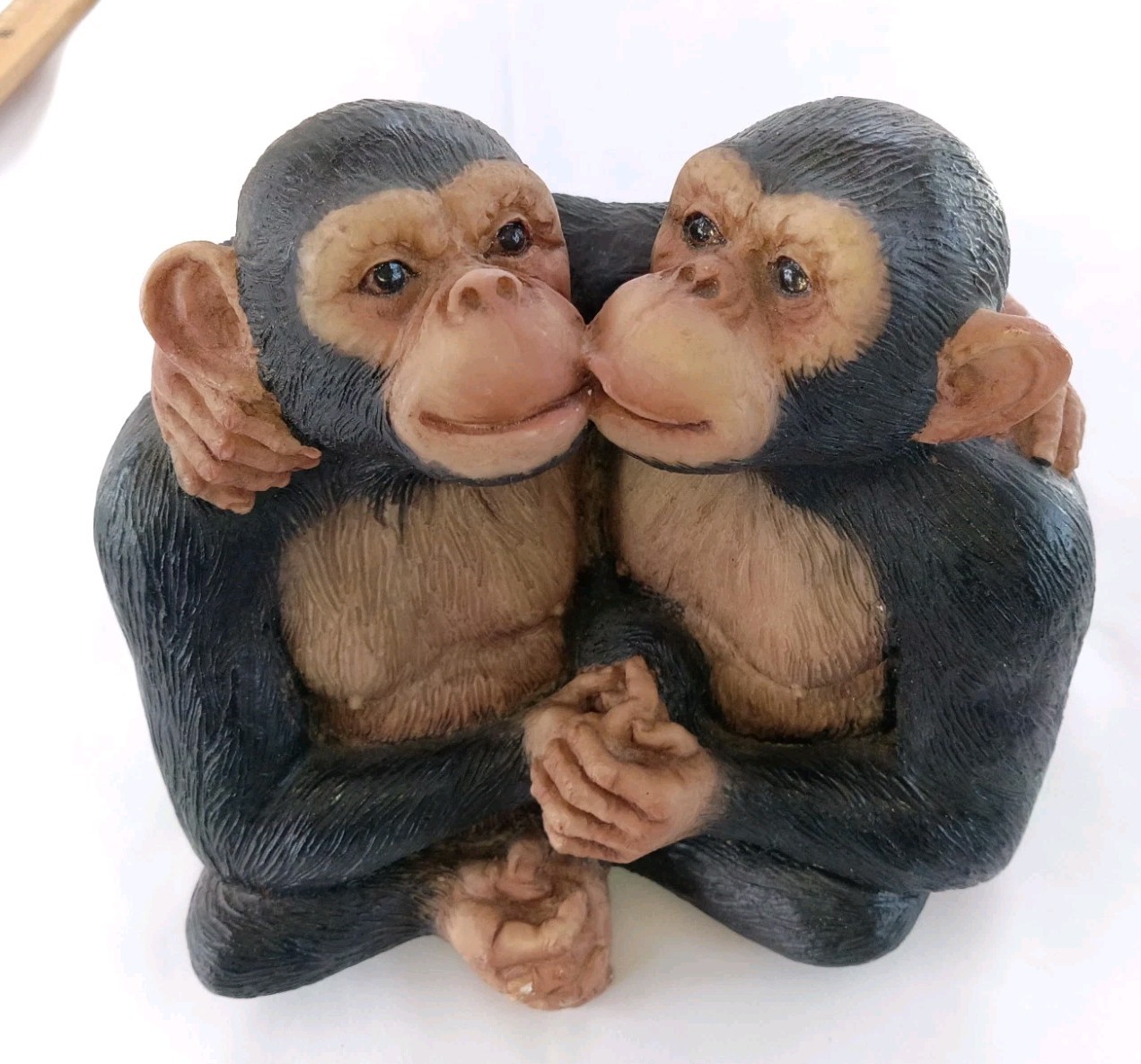 Vintage Collectible Resin Kissing Monkeys Figurine Vintage Collectible Resin Kissing Monkeys Figurine