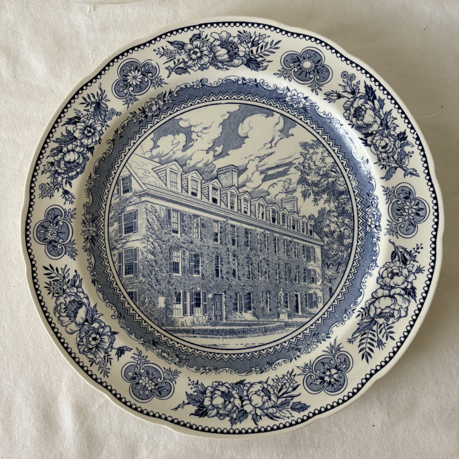 Yale University Rare Wedgwood 1937 Commemorative Plate - Connecticut Hall 1752