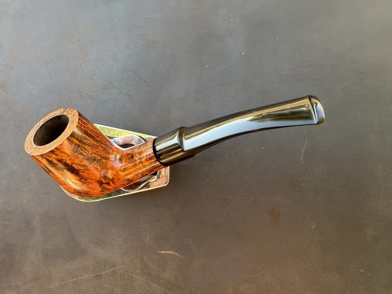RARE Vintage Bria Pipe VILLAGER. Large Deep Bowl. Savinelli?
