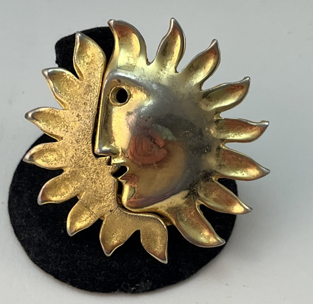 Vintage NATIONAL AIRLINES Sun King Sunburst Gold Tone Brooch Pin - READ