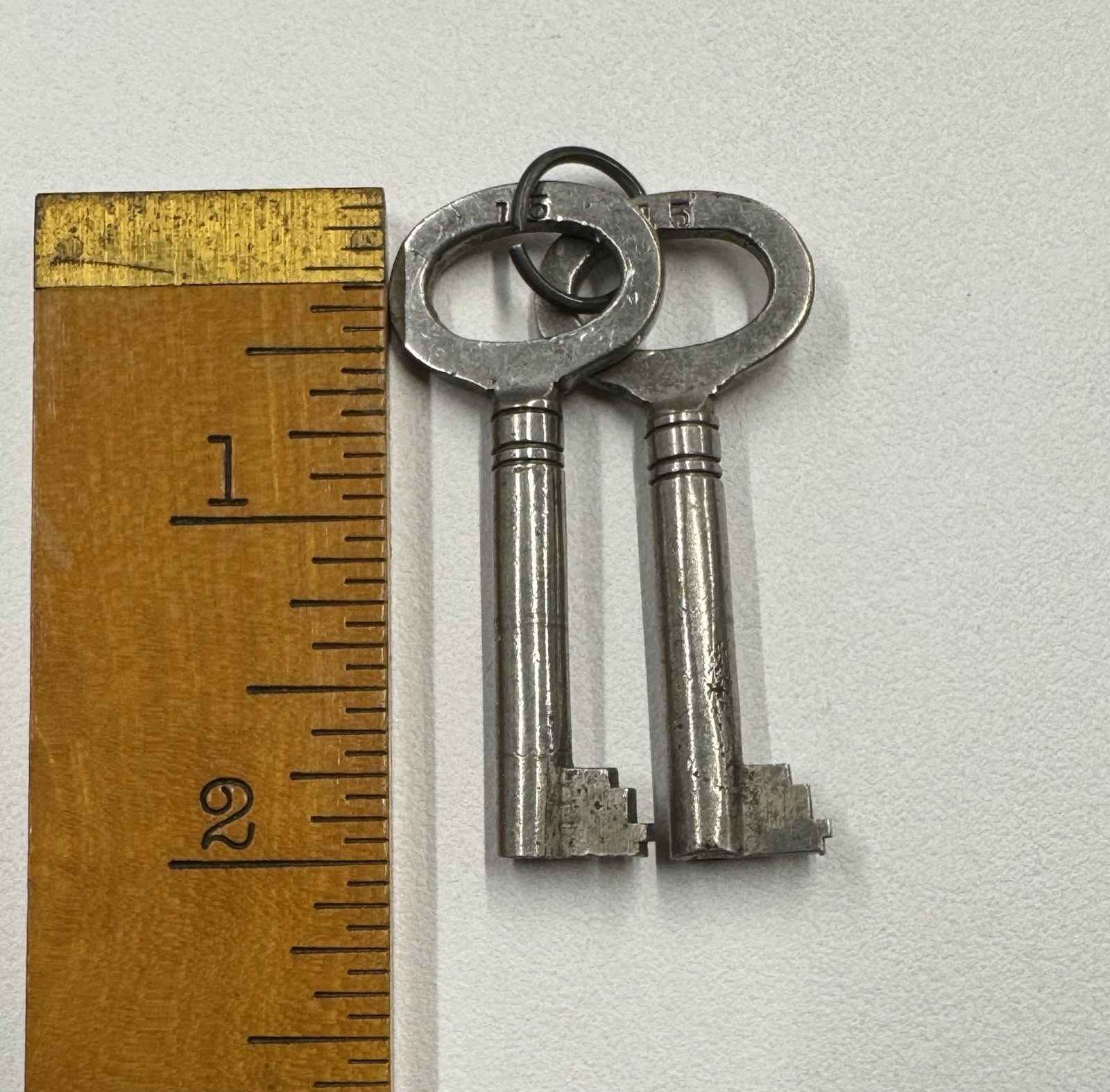 🌿 🗝️ 2 Vintage brass Hollow Barrel Skeleton Keys #15