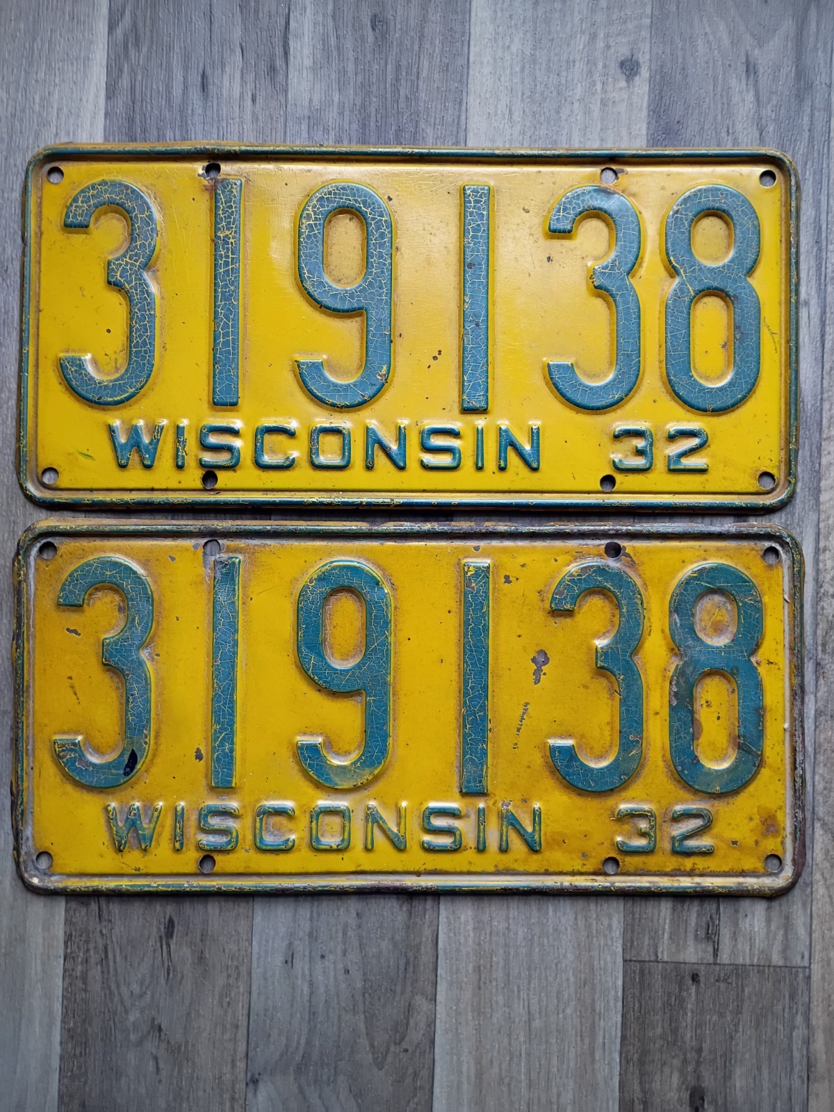Pair of 1932 Wisconsin license plates expired Vintage Patina