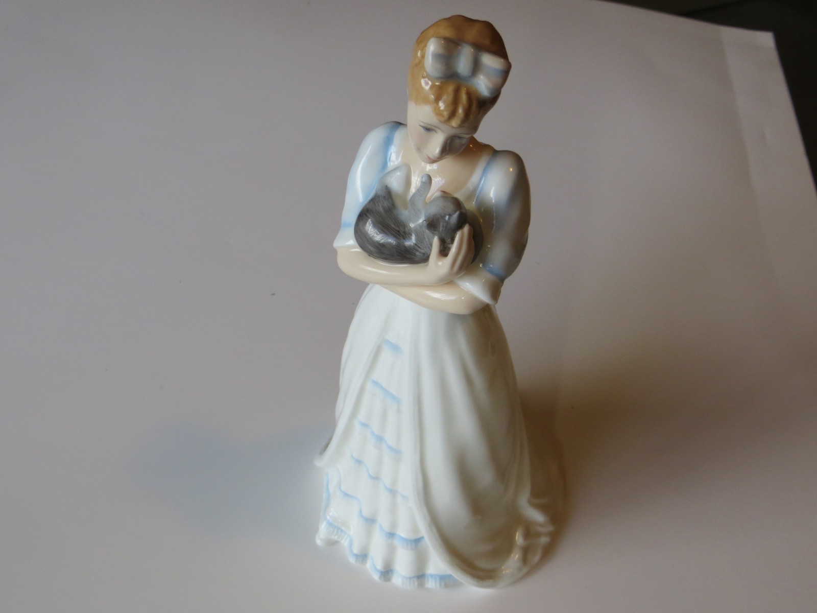 ROYAL DOULTON FIGURINE ~ 1992-1997 Vanity Fair Ladies ROYAL DOULTON FIGURINE ~ 1992-1997 Vanity Fair Ladies