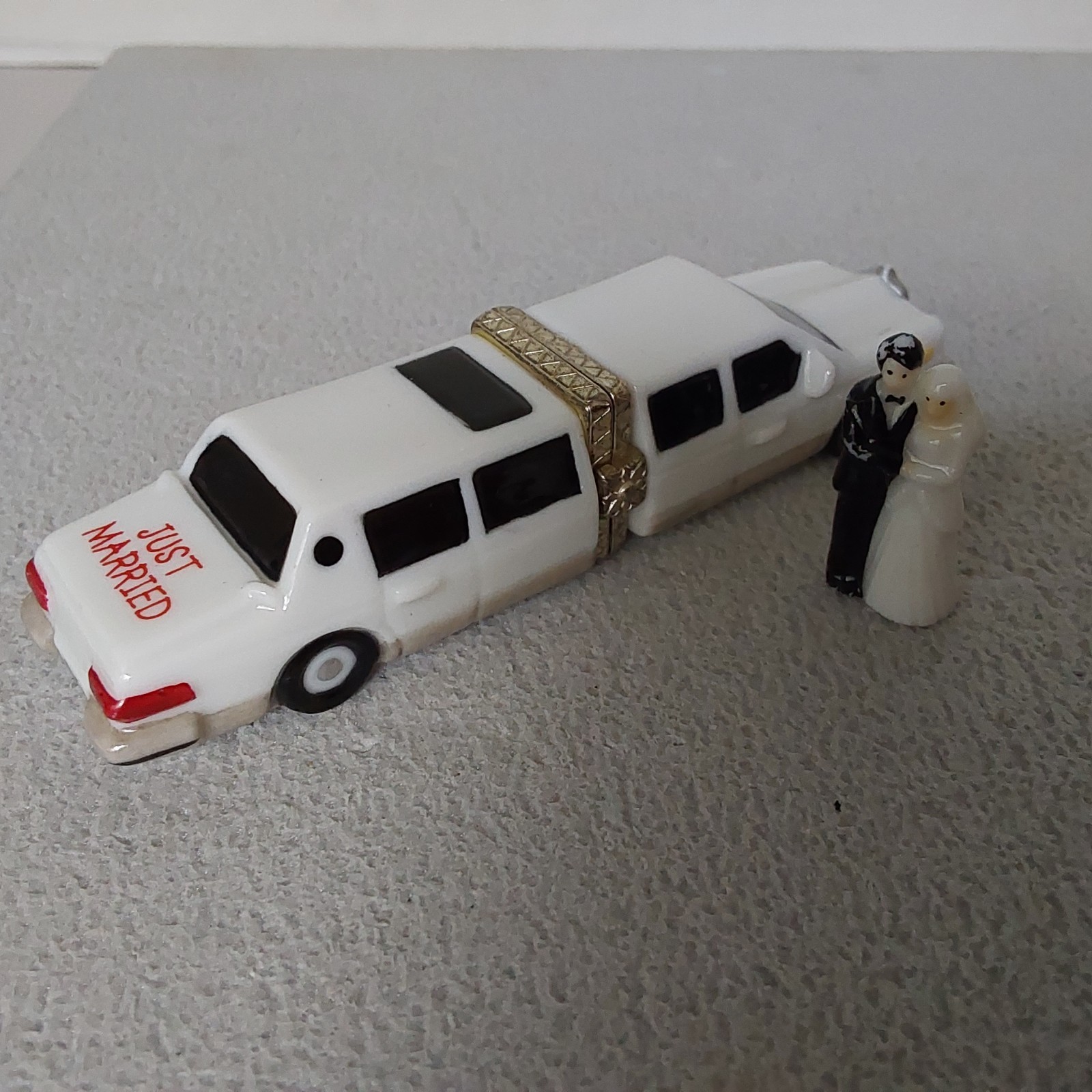 PHB Limousine Trinket Box Porcelain Hinged Wedding Bride Groom Pill Midwest PHB Limousine Trinket Box Porcelain Hinged Wedding Bride Groom Pill Midwest