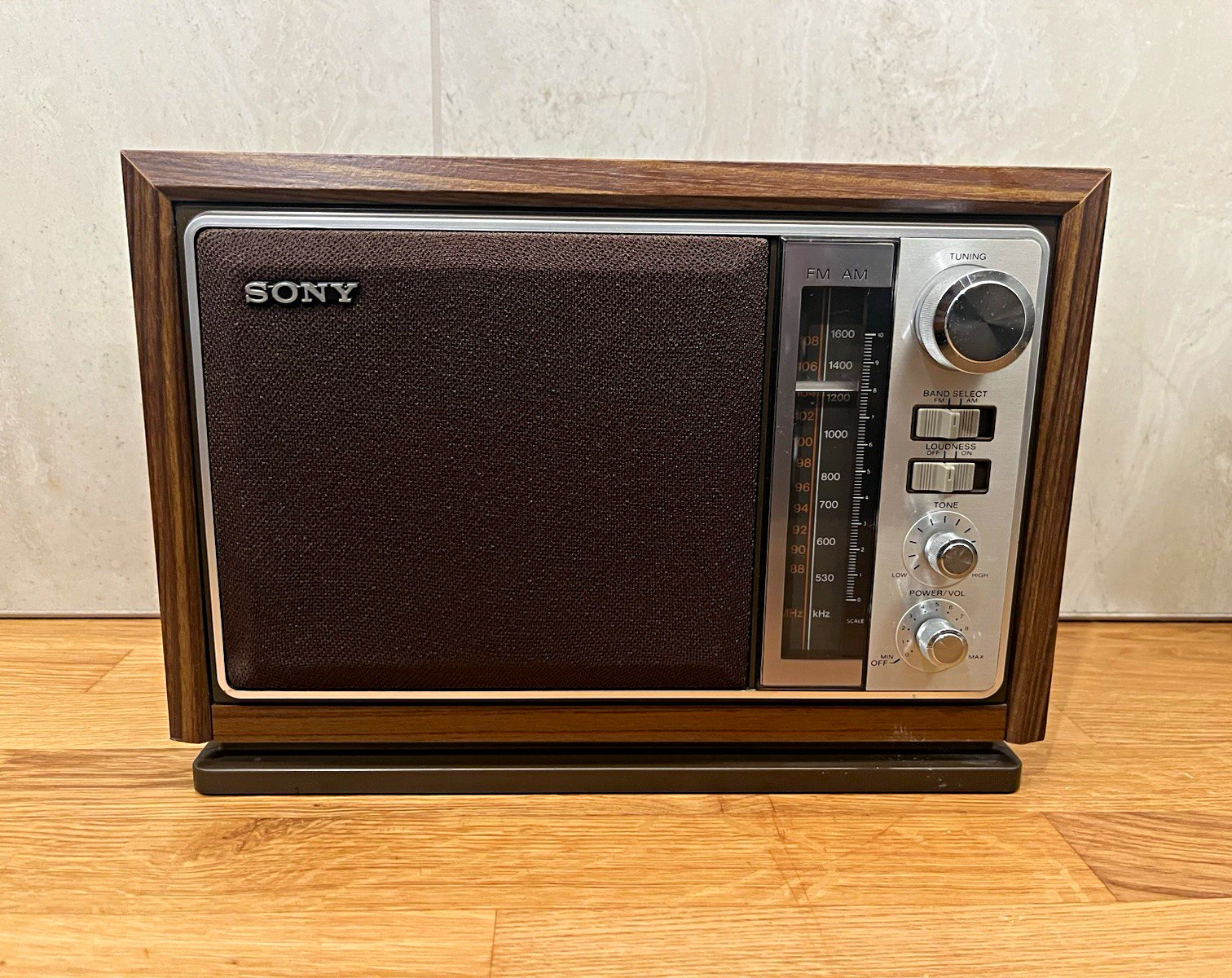 Sony ICF-9740W FM/AM Transistor Radio Wood Cabinet Woodgrain Vintage Collectible