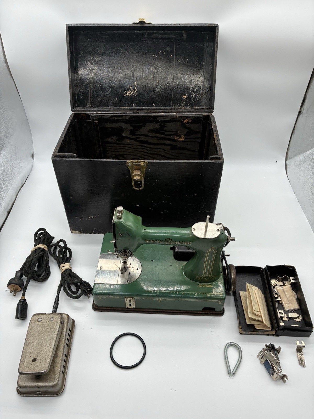 Vintage General Electric GE Sewing Machine Green w/ Case Foot Pedal Accessories