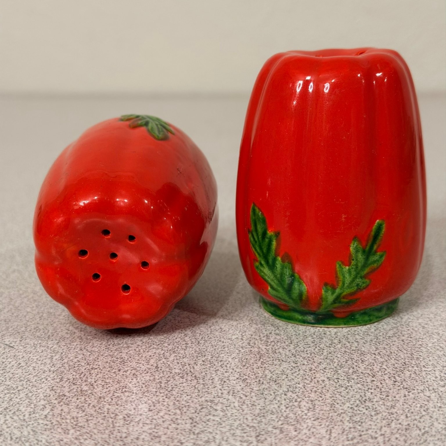 Vintage Occupied Japan Red Tomato Salt & Pepper Shakers Ceramic Figural Vintage Occupied Japan Red Tomato Salt & Pepper Shakers Ceramic Figural