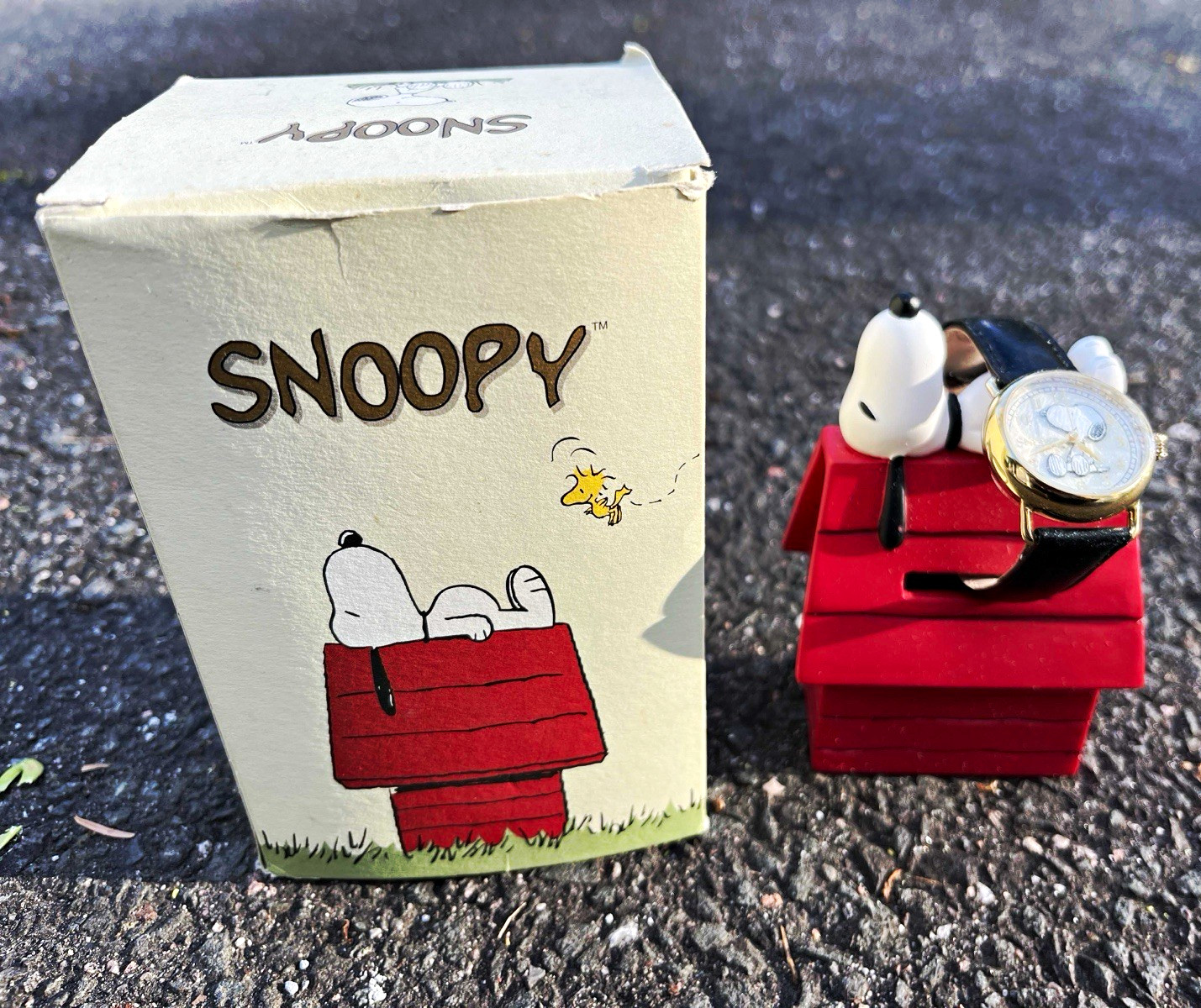 Fossil Peanuts Snoopy Gold Edition LI1640 Quartz Watch, Box & Papers Fossil Peanuts Snoopy Gold Edition LI1640 Quartz Watch, Box & Papers