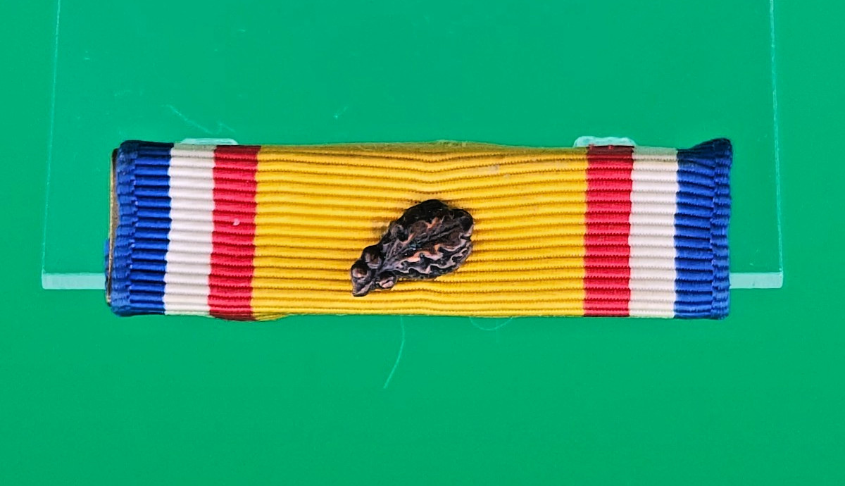 Honorable Discharge Service Commemorative Ribbon w/ Oak Leaf Device - Military