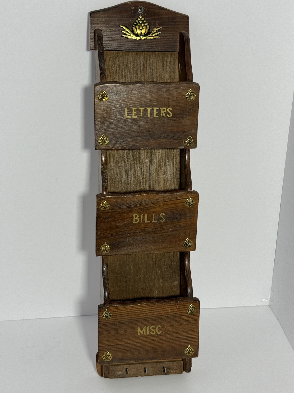 Vtg Brass Accented Wood Wall Hanging Letter Bills Misc Organizer 1970s Kitchen Vtg Brass Accented Wood Wall Hanging Letter Bills Misc Organizer 1970s Kitchen