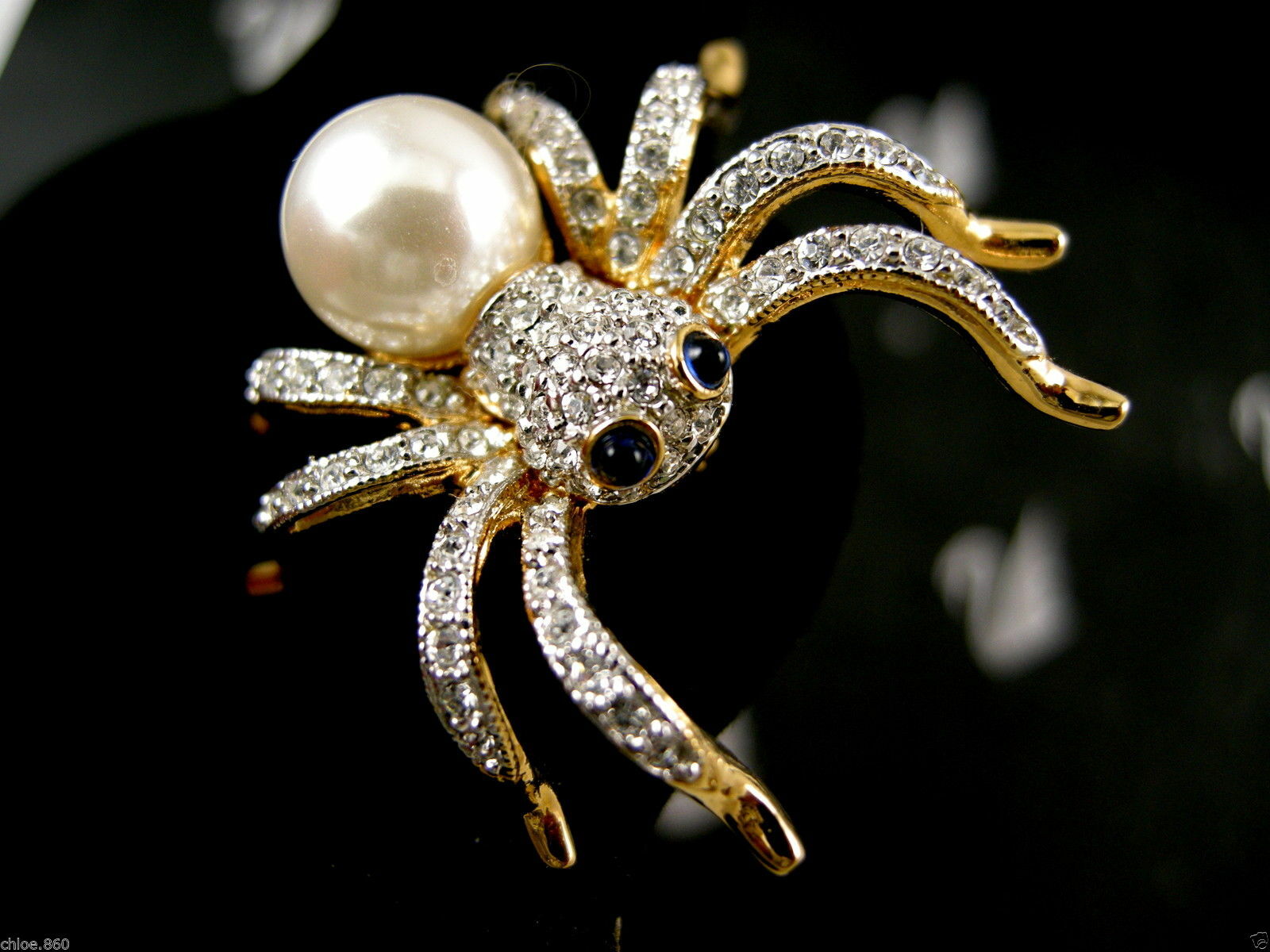 SIGNED SWAROVSKI CRYSTAL PEARL SPIDER PIN~BROOCH 22KT GOLD PLATING RETIRED NEW SIGNED SWAROVSKI CRYSTAL PEARL SPIDER PIN~BROOCH 22KT GOLD PLATING RETIRED NEW