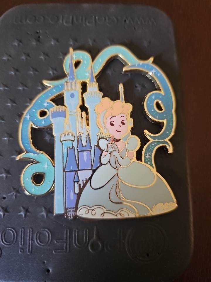 PALM Disney Princess Castle Cuties Jumbo pin - Cinderella signature ed of 750
