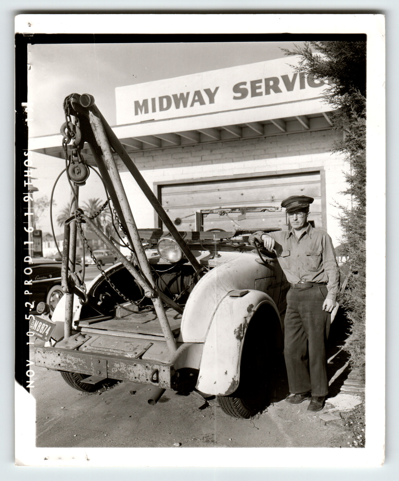 Photo LaSalle Tow Truck Wrecker Midway Service Station Vintage Late 1930s Photo LaSalle Tow Truck Wrecker Midway Service Station Vintage Late 1930s