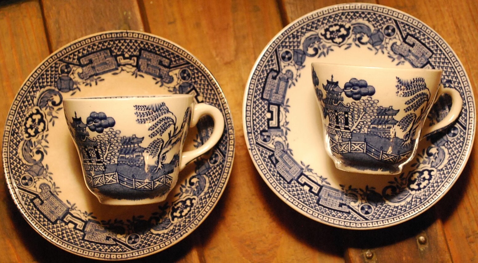 RARE Vtg Set 2 OLD BLUE WILLOW Teacup & Saucers SWINNERTONS England Bone China