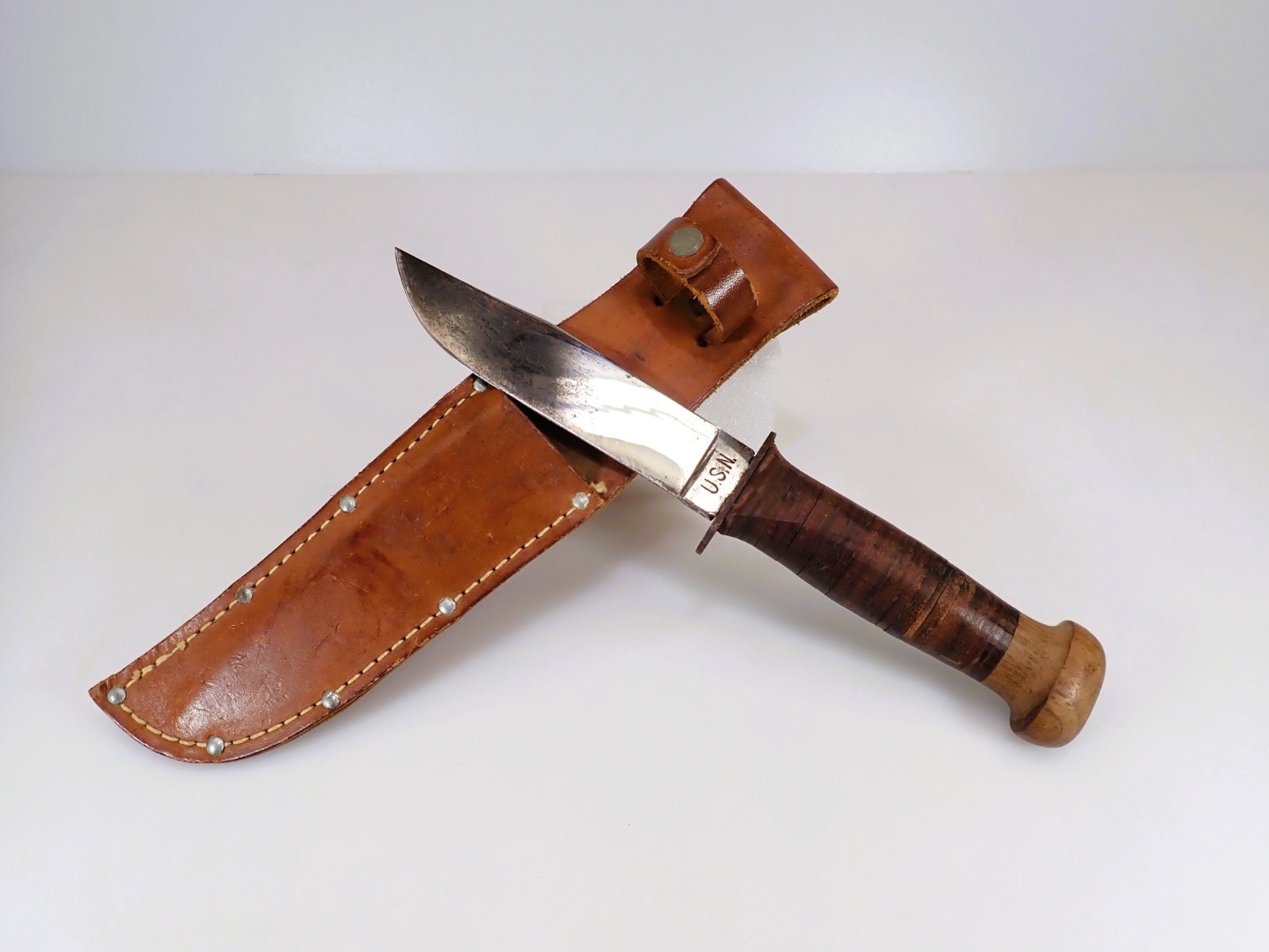 Vintage WWII USN Mark 1 Fighting Knife Robeson Shuredge No. 20 Wood Pommel Vintage WWII USN Mark 1 Fighting Knife Robeson Shuredge No. 20 Wood Pommel
