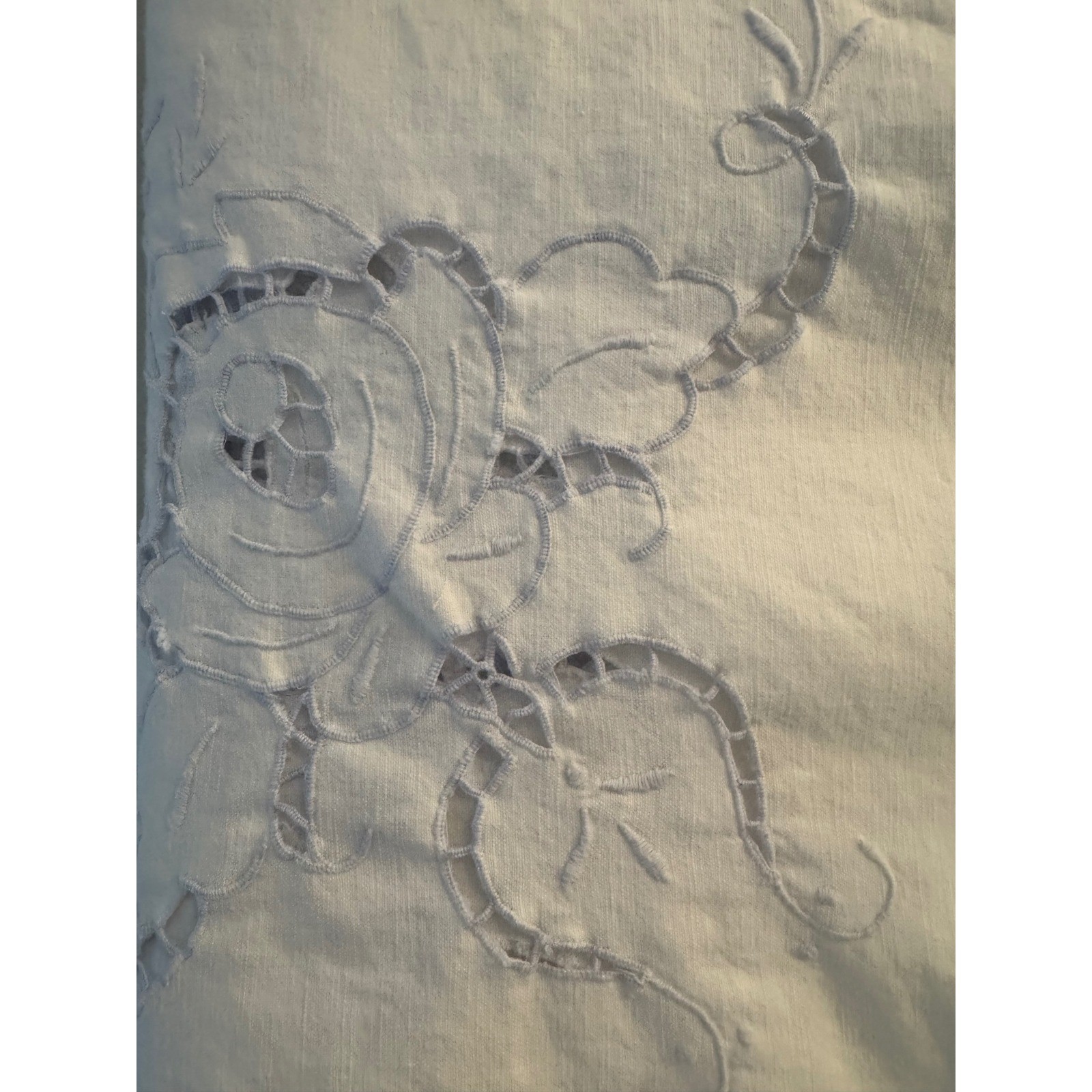 Vintage White Blue Cutwork Embroidered Tablecloth Floral Rose Scalloped Edge